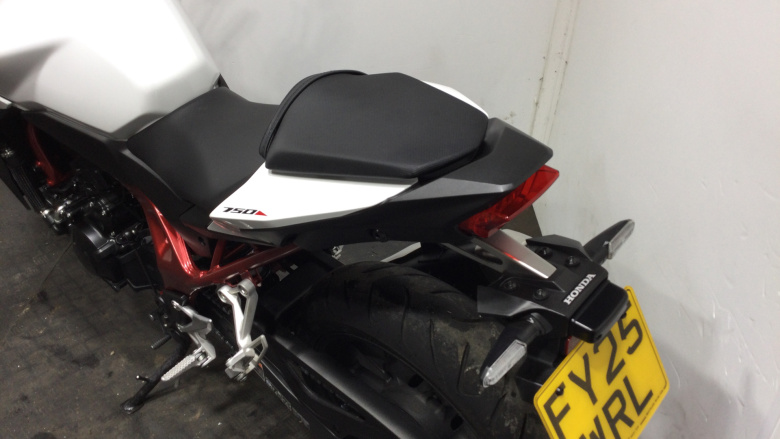 (23MY) Honda CB750 Hornet